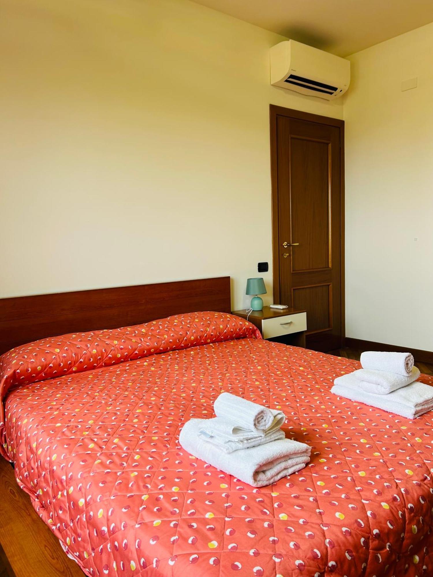 The House Room Aeroporto Фиумичино Екстериор снимка